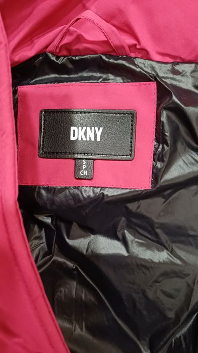 Прекрасно чисто ново яке DKNY