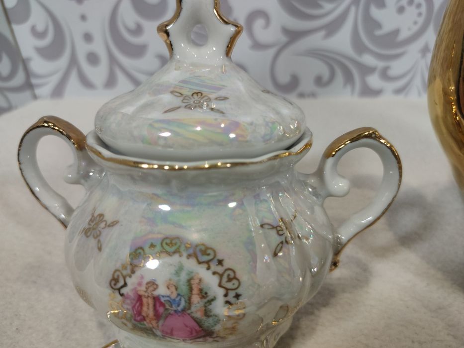 Порцеланов сервиз за кафе в топ състояние.