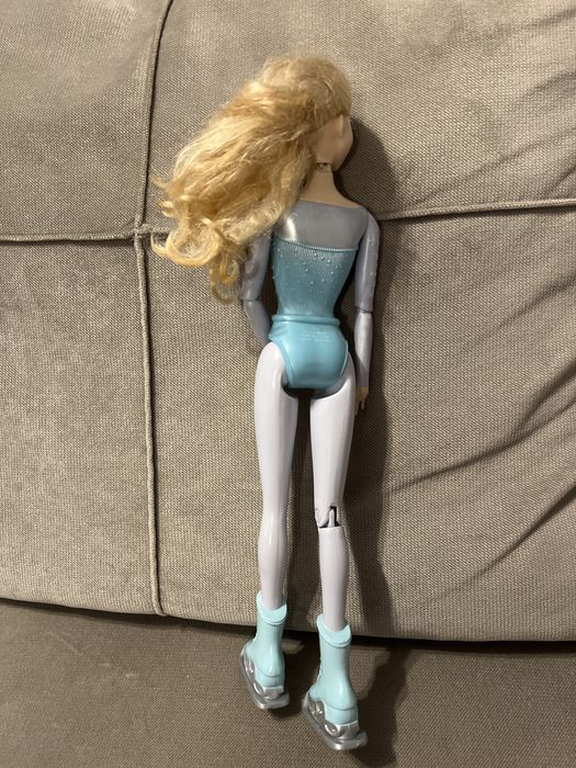 Papusa Elsa Disney Ice Skating