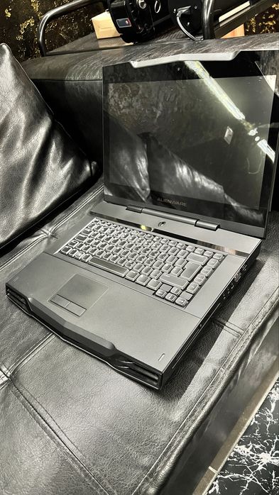 лаптоп alienware m15x