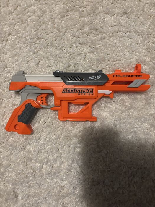 Nerf оръжия и пистолети
