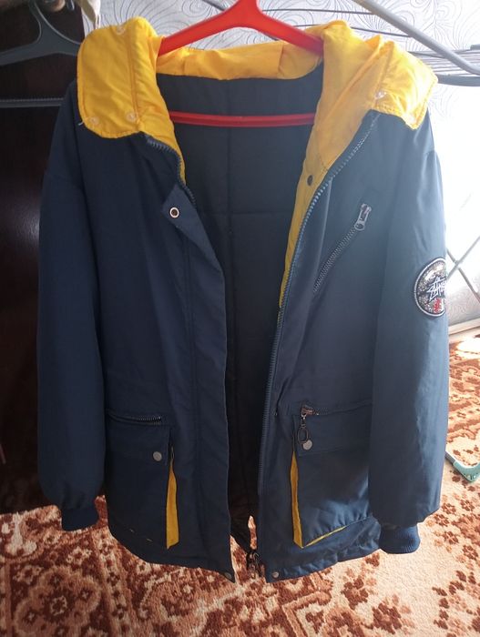 Продам куртку женскую