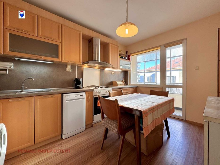 Продава се Двустаен апартамент в Русе, Център - 60 кв.м за 982 €/кв.м - Снимка #4