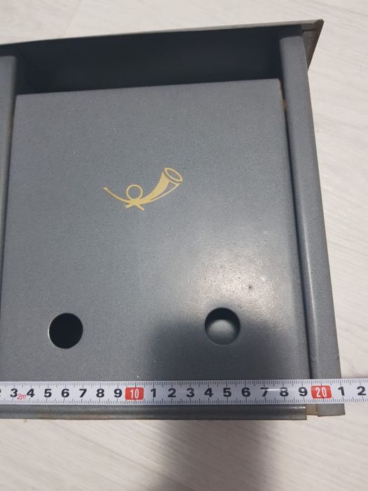 Vând cutie poștală gri