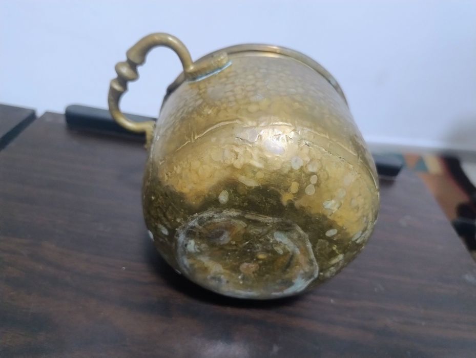 Старинен меден съд