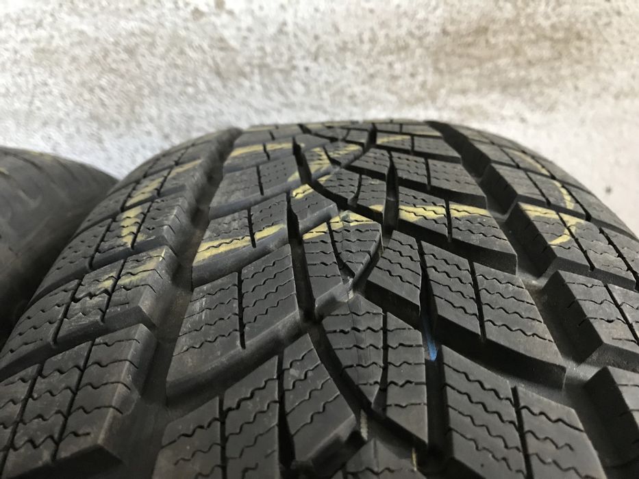 2 anvelope de iarna 225 65 17 Goodyear