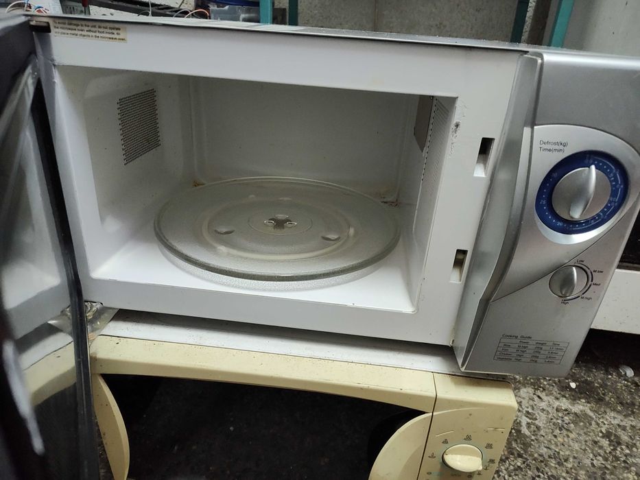 Сервизирана микровълнова с три месеца гаранция