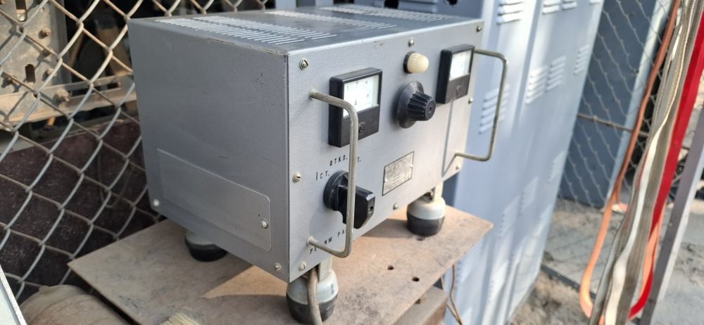 Зарядка для автомобиля. Для Аккумулятор НОВАЯ