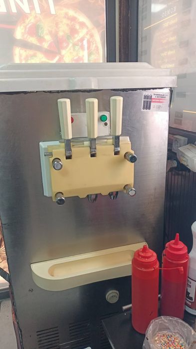 Фризер Аппарат для мороженного.