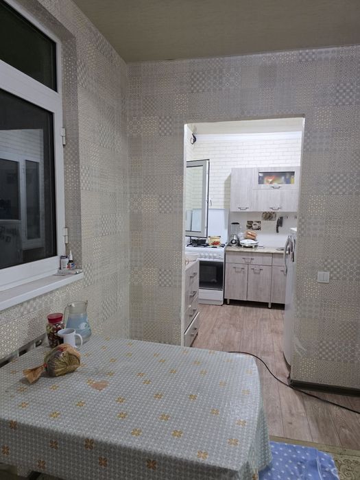 Продаётся  2- х комнатная квартира.  КИБРАЙ. Центр.