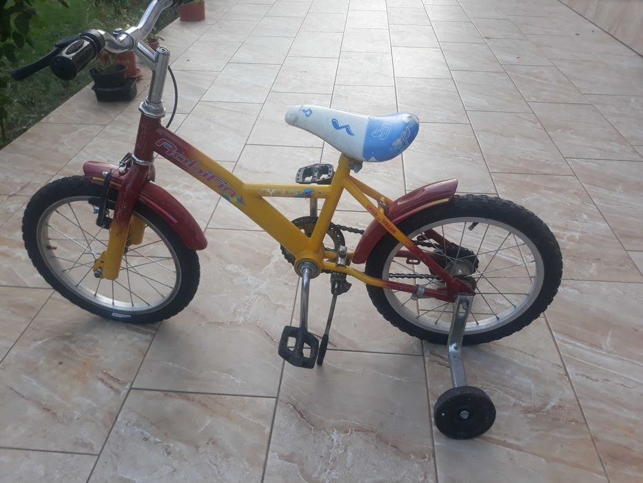 Детско колело с помощни