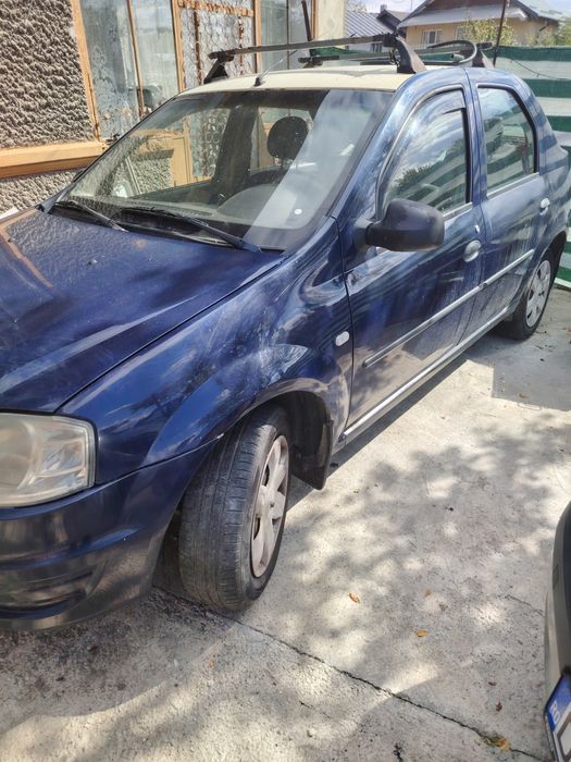 Vând Dacia Logan