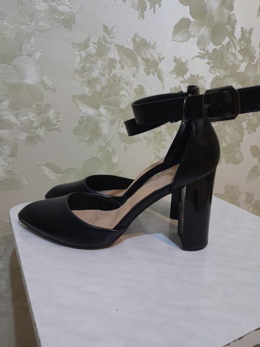 Продам черные туфли