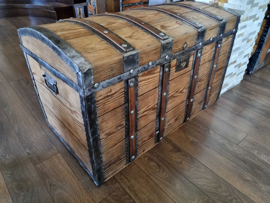 Стар дървен сандък/ракла/скрин