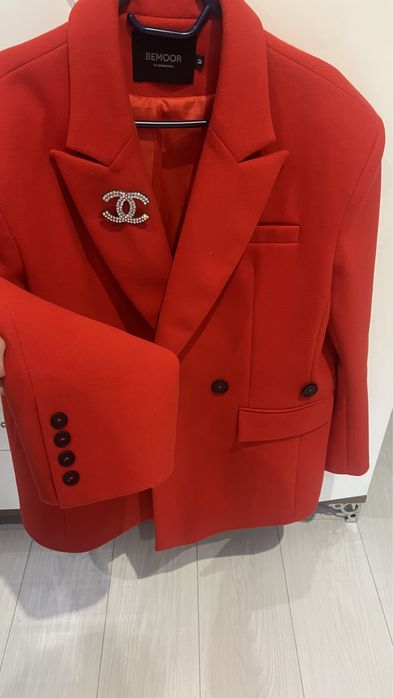 Продам красное пальто