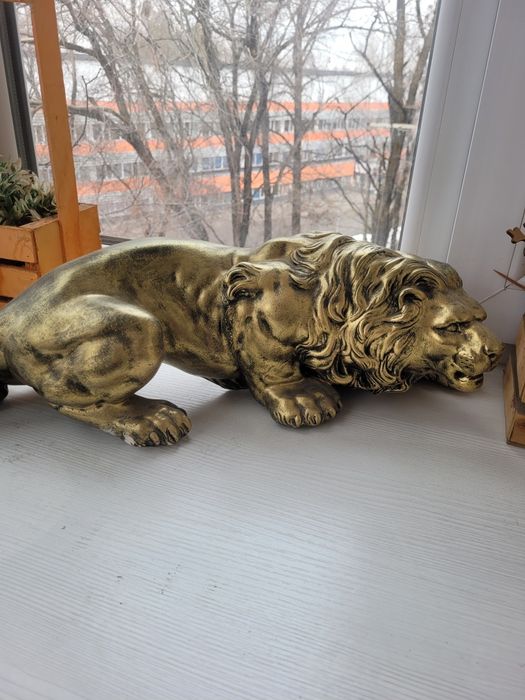 Продам большую статуэтку