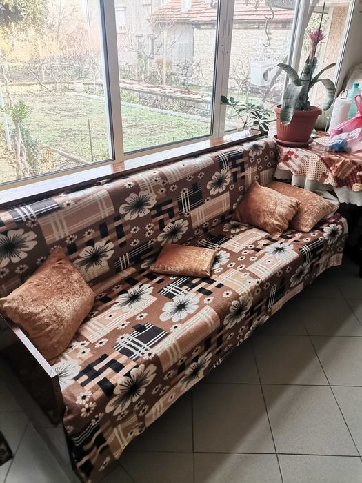 Диван и легло в добро състояние