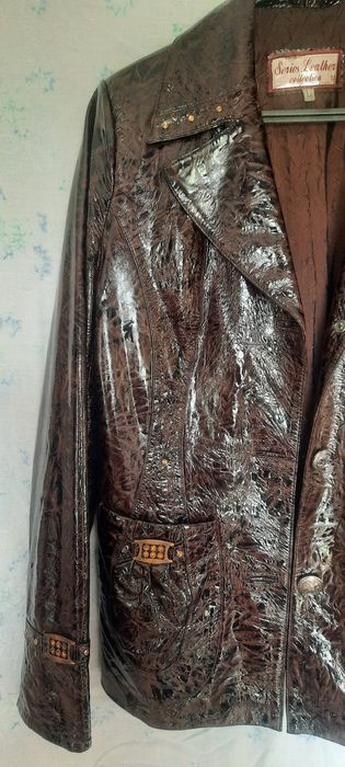 Очень красивый коженный пиджак