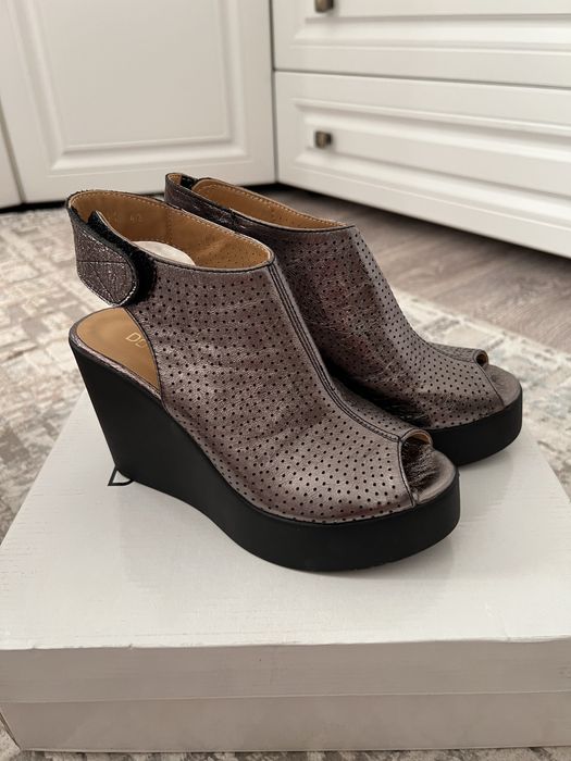 Обувь на танкетке