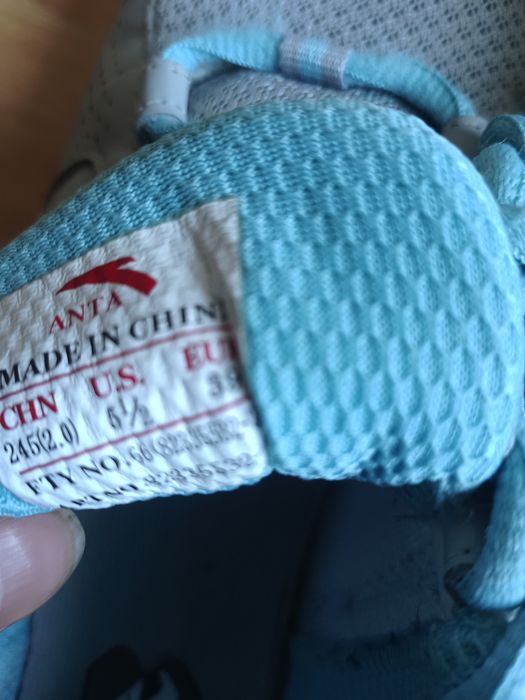 Кроссовки женские