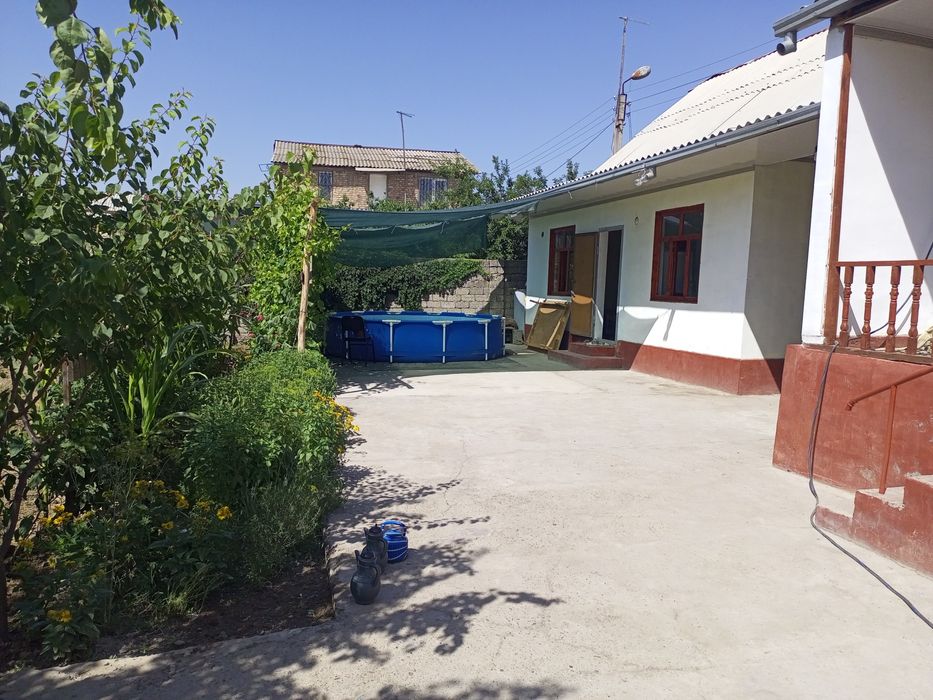 Ҳовли сотилади 6 сотих тўғри тўрт бурчак 5 та хона ремонти ўрта кириб