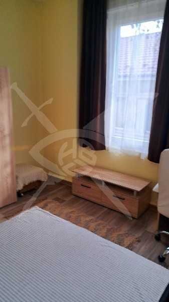 Дава се под наем етаж от къща в Център!  11690581