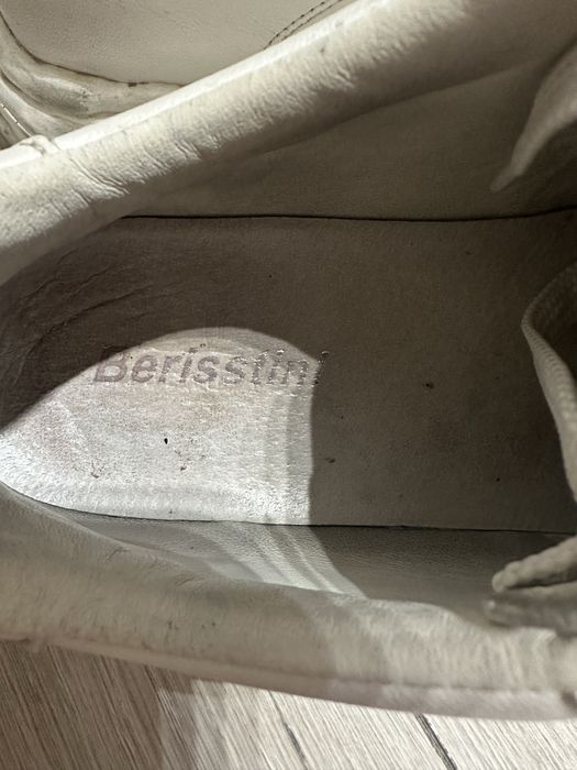 Кожаные кроссовки белые