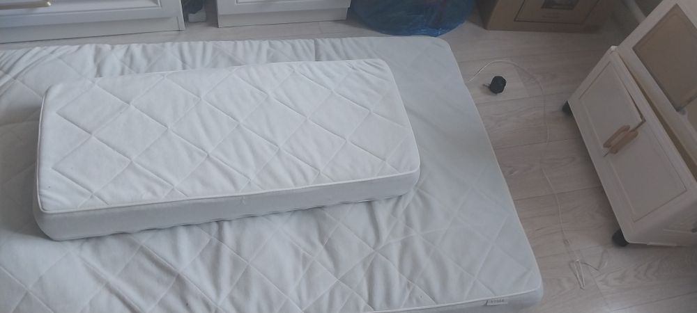 Продам  детский  матрасик  хорошего  состояния