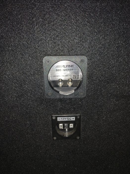 Vand Subwoffer Alipine 800W + Statie Alpine