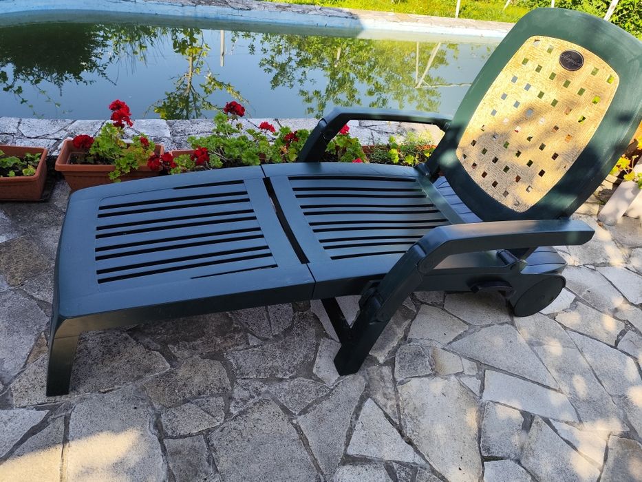 Градински столове и шезлонги