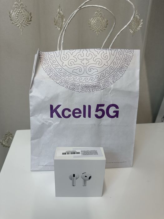 Продам оригиналные наушники  Apple AirPods 4