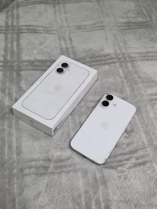 Продам айфон 16 с коробкой