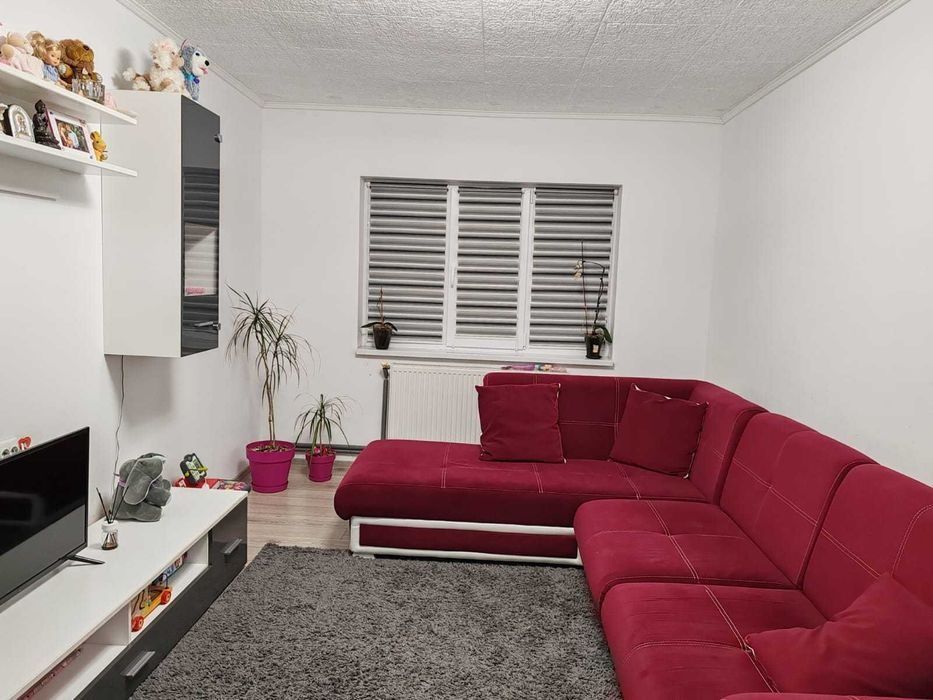 Apartament 3 camere Costesti