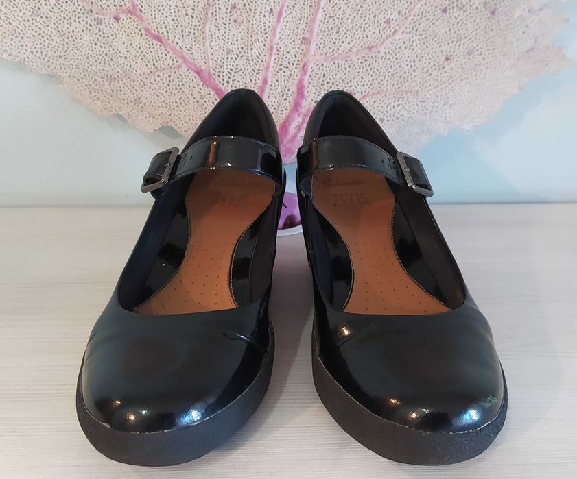CLARKS черни, лачени – на платформа, № 40