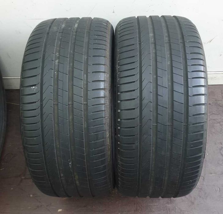 set 2 anvelope vara 275/40/18 Pirelli , profil 8 mm