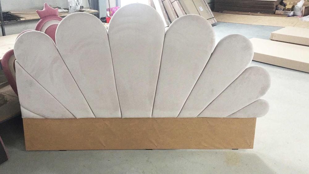 pat tapitat pentru copii se colt pat scoica