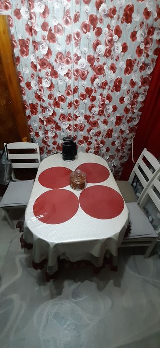 Продам кухонный стол в комплекте.