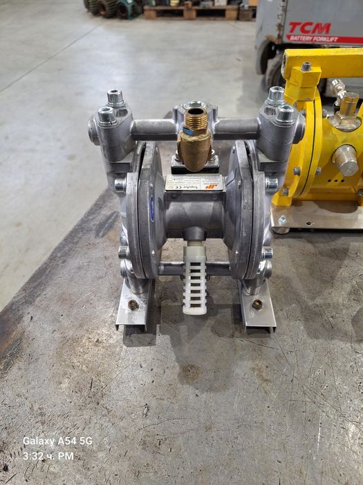 Мембранна  помпа