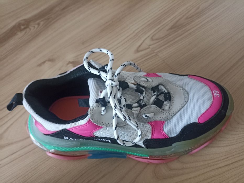 Маратонки цветни