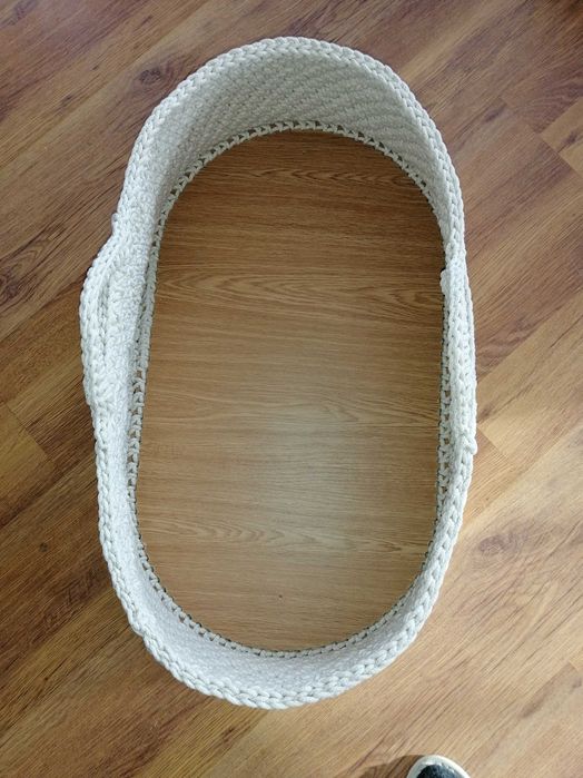 Бебешки кош, легло ръчно изплетен