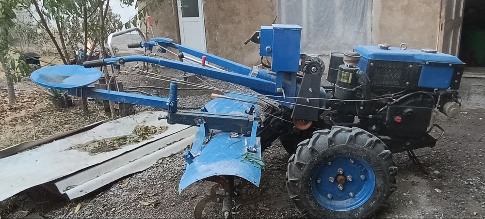 продаёт дизельный мощный мотоблок