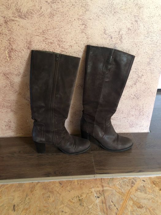 Cizme maro cu toc , piele intoarsa