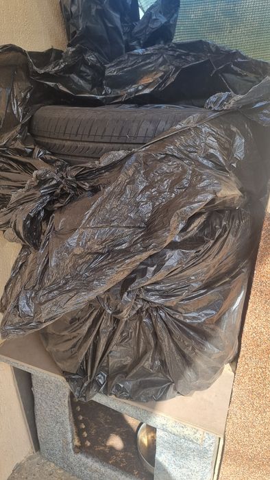 Vand jante cu cauciucuri 195.60.r15 in 4 prezoane