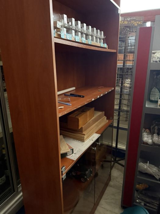 Продавам рафт за цигари