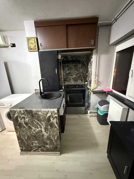 Garsoniera transformata in 2 camere, scoala 8, etaj 1