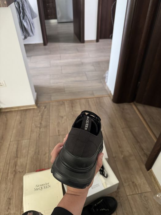 alexander mcqueen tread slick low