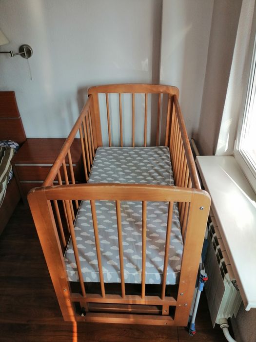 Кроватка-манеж с маятником