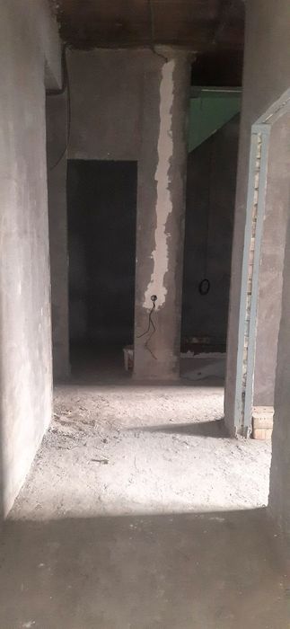 Uy sotiladi 1 etaj va -1 etaj duplex