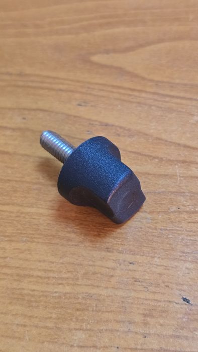 Suruburi pentru bracketi boxe D&B audiotechnik