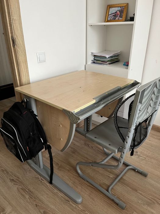 Шкаф, стол и стульчик для школьника